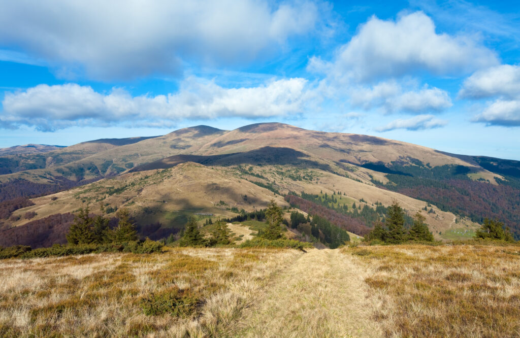Smart home na wakacjach: jak inteligentny dom może zadbać o Twój spokój